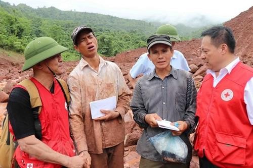 Hội Chữ thập Đỏ Việt Nam cứu trợ khẩn cấp người dân bị ảnh hưởng do mưa lũ