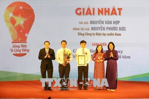 邓氏玉盛出席第二次社区服务倡议比赛颁奖仪式