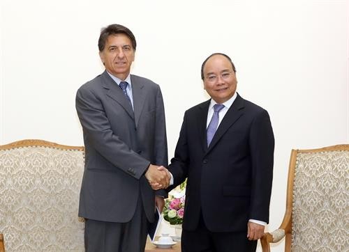 越南政府总理阮春福会见希腊驻越大使