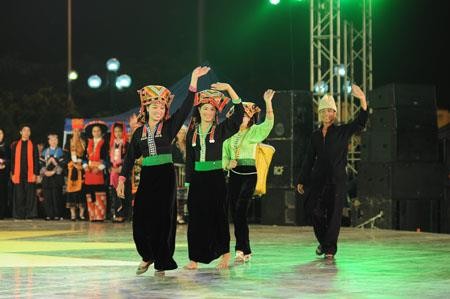 Tăng bu - Điệu múa truyền thống của người Kháng ở Điện Biên