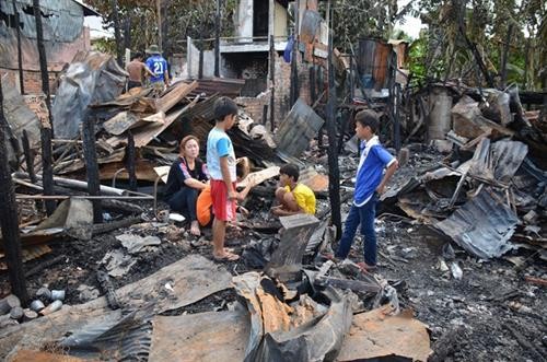柬埔寨金边发生火灾 越裔近60间房屋被烧毁