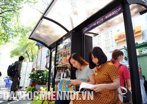 Đường sách Thành phố Hồ Chí Minh: Ngày càng hấp dẫn và thu hút