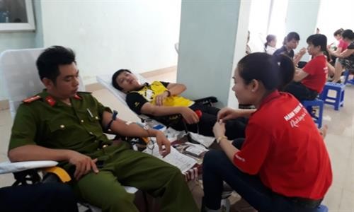 2018年红色行程：清化省共采集2000个血液单位