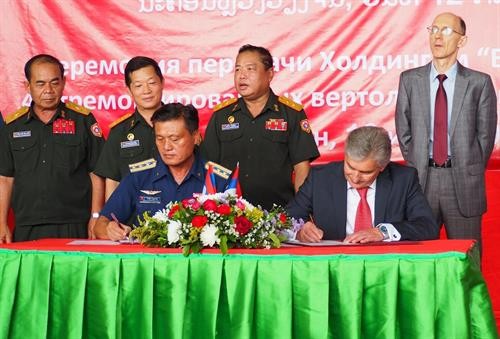 俄国向老挝交接4架维修好的直升机