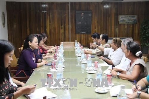 越南妇联主席对古巴进行访问 促进两国妇女组织友好关系
