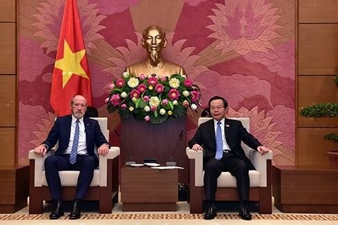 越南国会副主席冯国显会见澳大利亚议员代表团