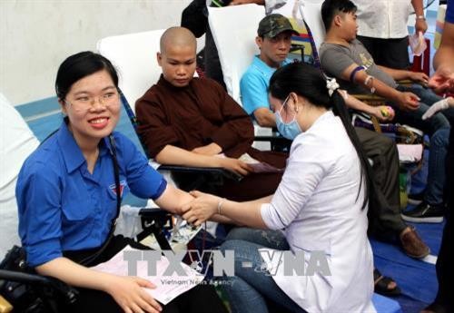1000多人参加在富安省举行的无偿献血活动