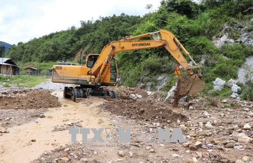 Nỗ lực thông đường sau mưa lũ ở huyện biên giới Mường Tè