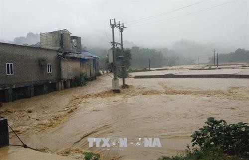 越南北部山区暴雨来袭 洪水爆发