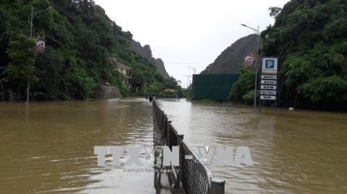 Mưa lớn gây ngập cục bộ và chia cắt Quốc lộ 18A ở Quảng Ninh