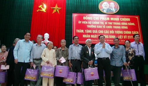 越南领导代表组探望慰问广治和清化两省优抚家庭