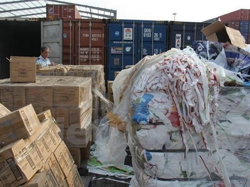 政府总理要求加大对废弃物进口的管理
