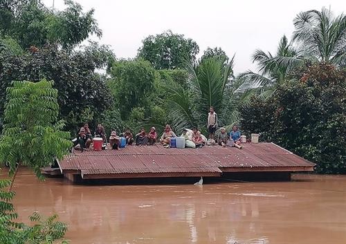 老挝水电站大坝坍塌：老挝总理通伦·西苏里赴现场监督救援