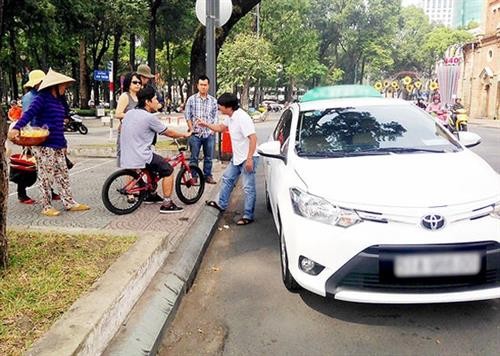 Xử lý tình trạng taxi dù, nhái thương hiệu trên địa bàn Thành phố Hồ Chí Minh