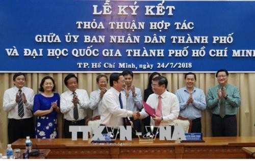 Đại học Quốc gia Thành phố Hồ Chí Minh hỗ trợ Thành phố Hồ Chí Minh thực hiện các chương trình đột phá
