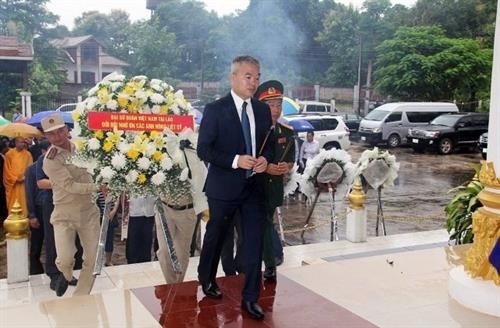 越南伤残军人与烈士日71周年纪念活动在老挝和柬埔寨举行