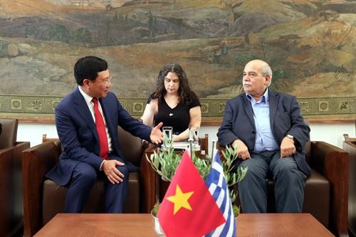 越南政府副总理范平明会见希腊国会领导