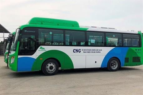 越南首都河内首批天然气驱动的公共汽车8月1日开始投入试运行