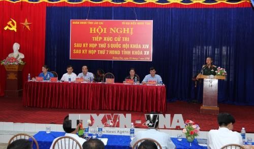 Phó Chủ tịch Quốc hội Đỗ Bá Tỵ tiếp xúc cử tri tại huyện Văn Bàn