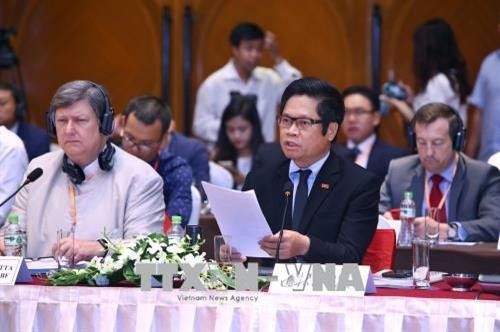 2018年越南企业中期论坛在河内举行