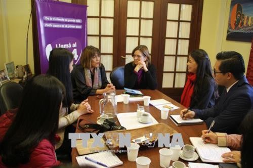 越南妇女代表团访问阿根廷