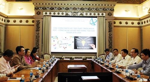 胡志明市领导会见老挝科学技术部干部代表团