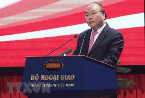 阮春福总理：外交工作应以企业为核心