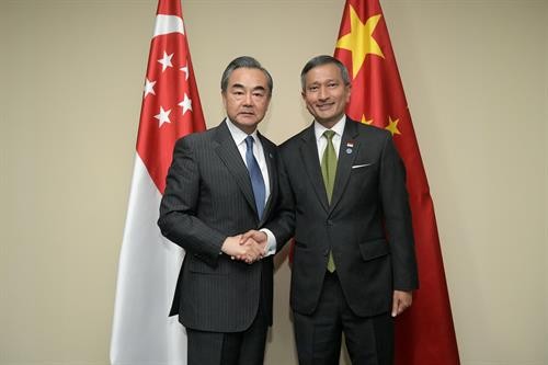 中国和新加坡坚持多边主义和自由贸易