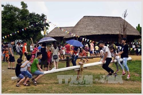 “童年节”活动在越南多民族文化旅游村举行