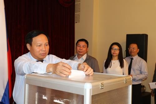 越南驻俄罗斯大使馆为老挝水电站倒塌事故灾民发起爱心捐款活动