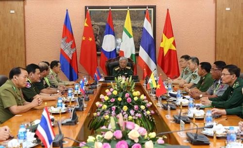 越南国防部副部长阮志咏会见出席“充满友谊的边疆”交流活动的各国代表团团长
