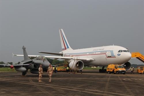 法国空军飞行表演队对越南进行访问