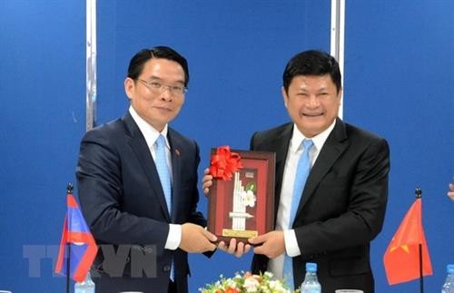 胡志明市越老友好协会与老挝深化合作关系