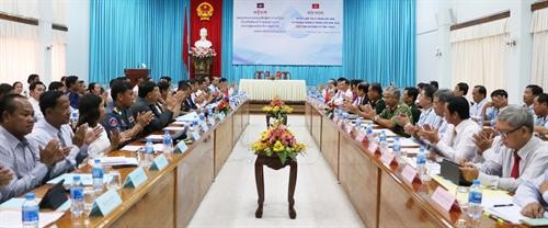 越南安江省加强与柬埔寨茶胶省合作