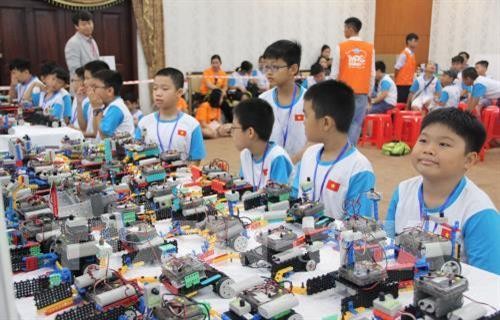 近150名优秀学生参加2018年越南机器人大赛
