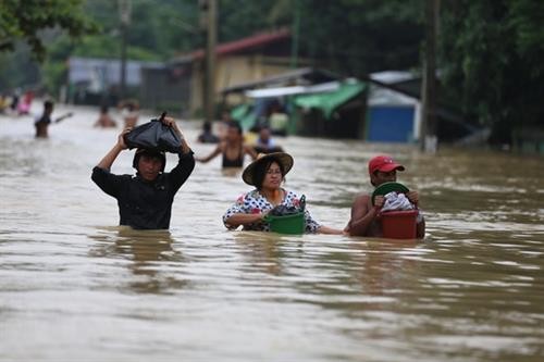 缅甸洪灾已造成12人死亡 近15万灾民被迫疏散