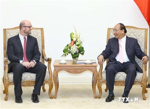越南政府总理阮春福会见美国企业代表团