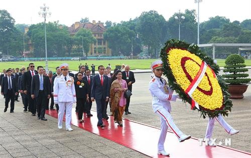 印尼总统维多多和夫人圆满结束对越进行的国事访问