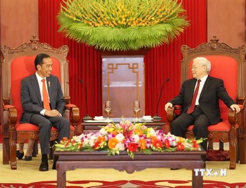 越共中央总书记阮富仲会见印尼总统佐科维多多