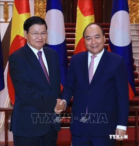 WEF ASEAN 2018: 政府总理阮春福会见老挝总理通伦·西苏里