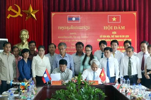 加强越南奠边省与老挝琅勃拉邦省旅游领域的合作