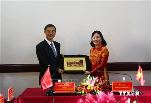 越中两国法院进一步促进交流合作