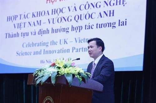 英国承诺优先同越南合作发展科学技术
