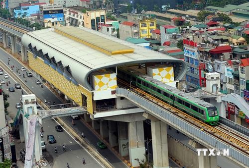 由中国企业承建的越南河内轻轨吉灵—河东线项目正式试运行
