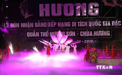 Lễ đón bằng Di tích quốc gia đặc biệt quần thể Hương Sơn