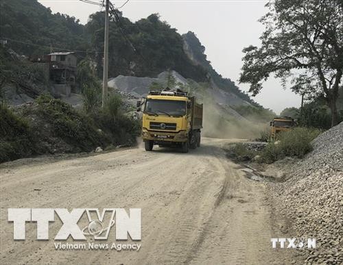 Yên Bái: Khai thác, vận chuyển đá làm hư hỏng tuyến đường liên xã