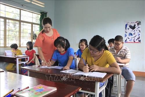 Cô giáo H’Khuin - Mẹ hiền của những trẻ nhiễm chất độc da cam