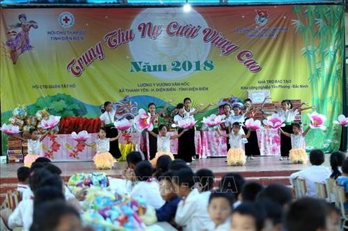 Điện Biên: Đón Trung thu nơi vùng biên giới Hẹ Muông