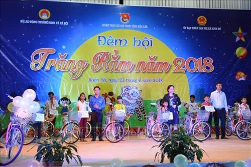 Đắk Lắk trao học bổng, xe đạp cho thiếu nhi nghèo vượt khó