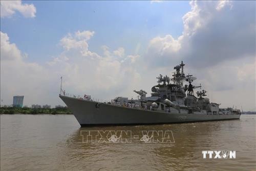 Tàu khu trục Hải quân Ấn Độ thăm Việt Nam